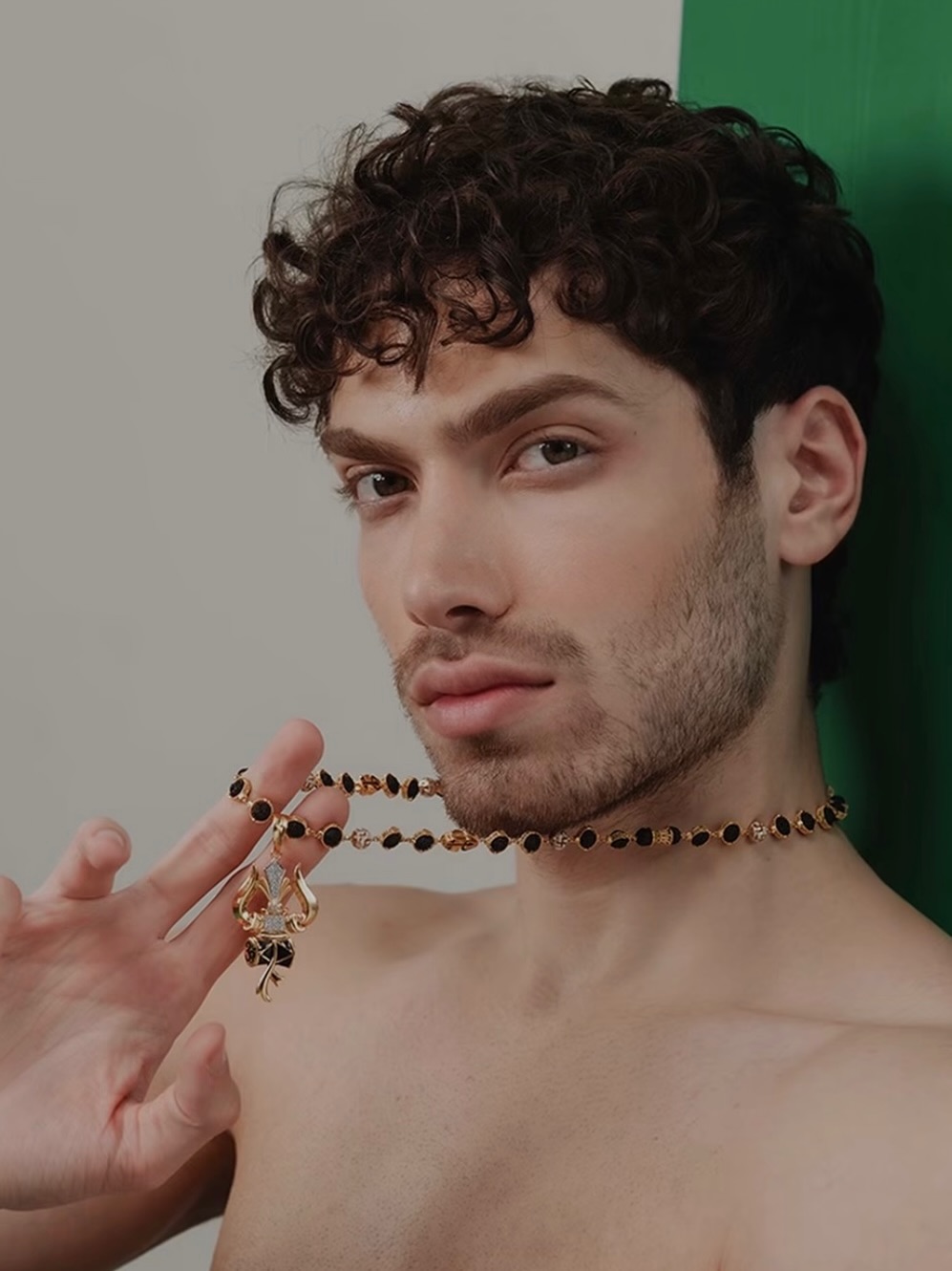Jewelry shoot …
.
.
.
@astmangalchains 
@agmodels.in 
.
.
.
.
.
#model #explorepage #jewelry #explore